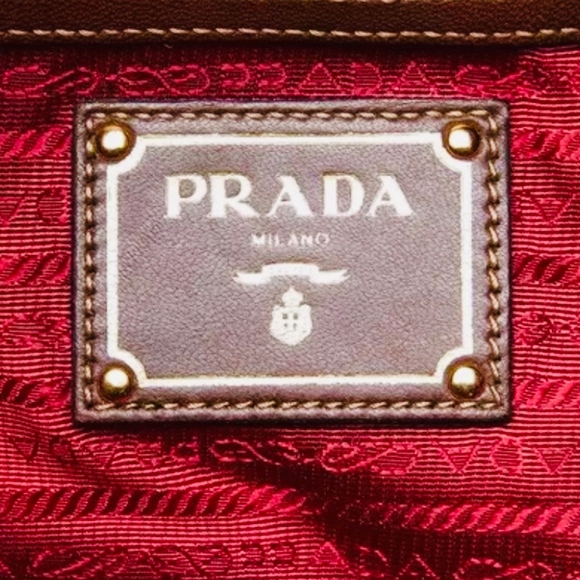 RED PRADA DRAWSTRING HOBO BAG - Picture 4 of 8